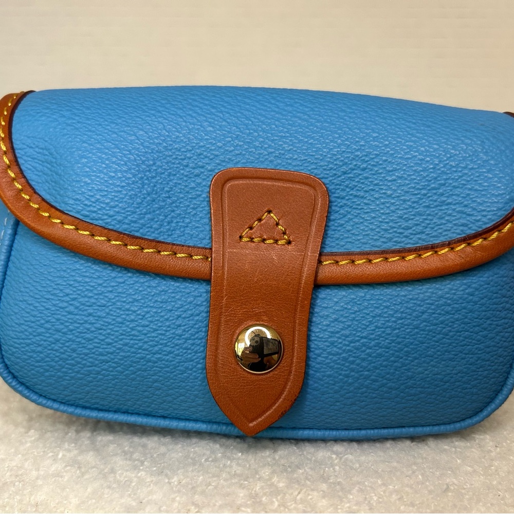 Dooney & Bourke Vibrant Blue Wristlet with Tan Trim. EUC